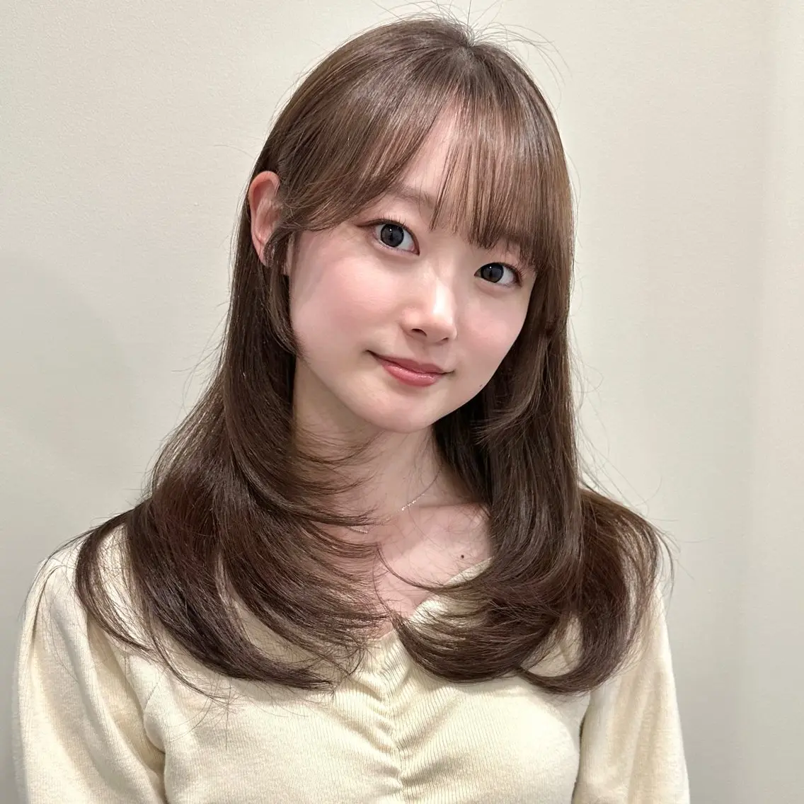 ミディアム カット ヘアカラー トリートメント 🌹ハッシュカット、 レイヤー韓国ヘア🌹のヘアスタイル