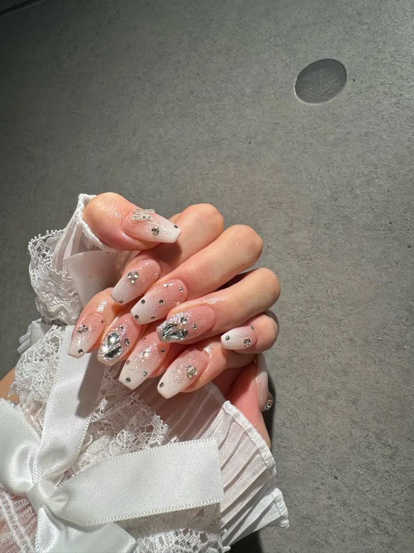 ネイル I-nailロング /ワンホン/キラキラのネイルデザイン