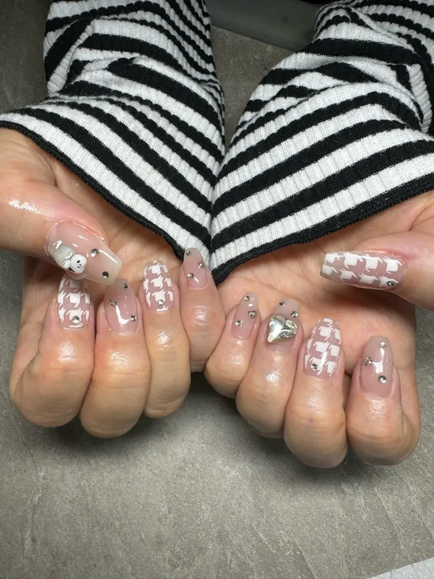 ネイル LAVISH 大和店 emi・:*+のネイルデザイン