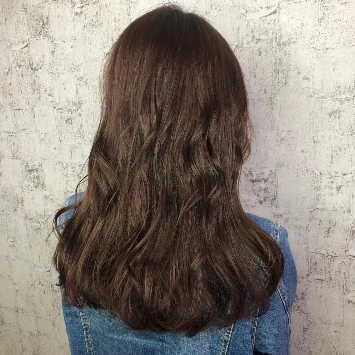 ロング カラー デザインカラー インナーカラー ピンクカラー 小顔レイヤー/ ベージュ🤍Rieのヘアスタイル