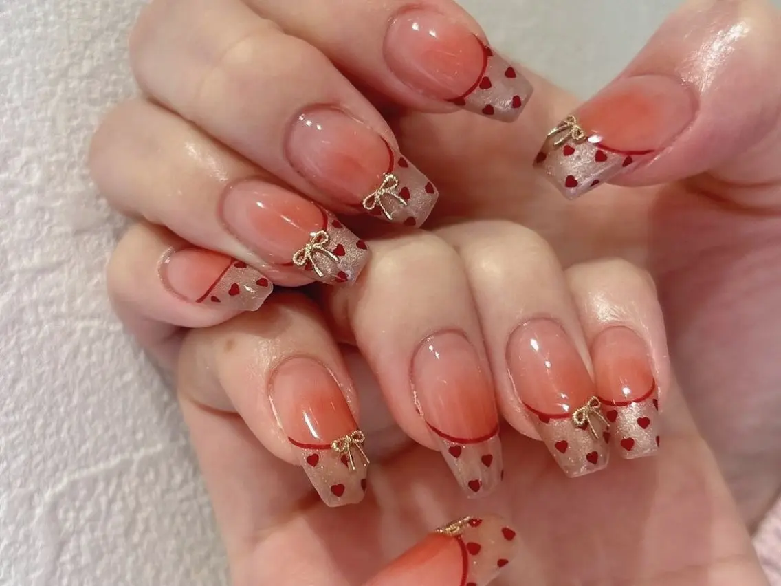 ネイル オーロラネイル 長さ出し フレンチネイル ジェルネイル ガラスフレンチ Rela・S NAILのネイルデザイン