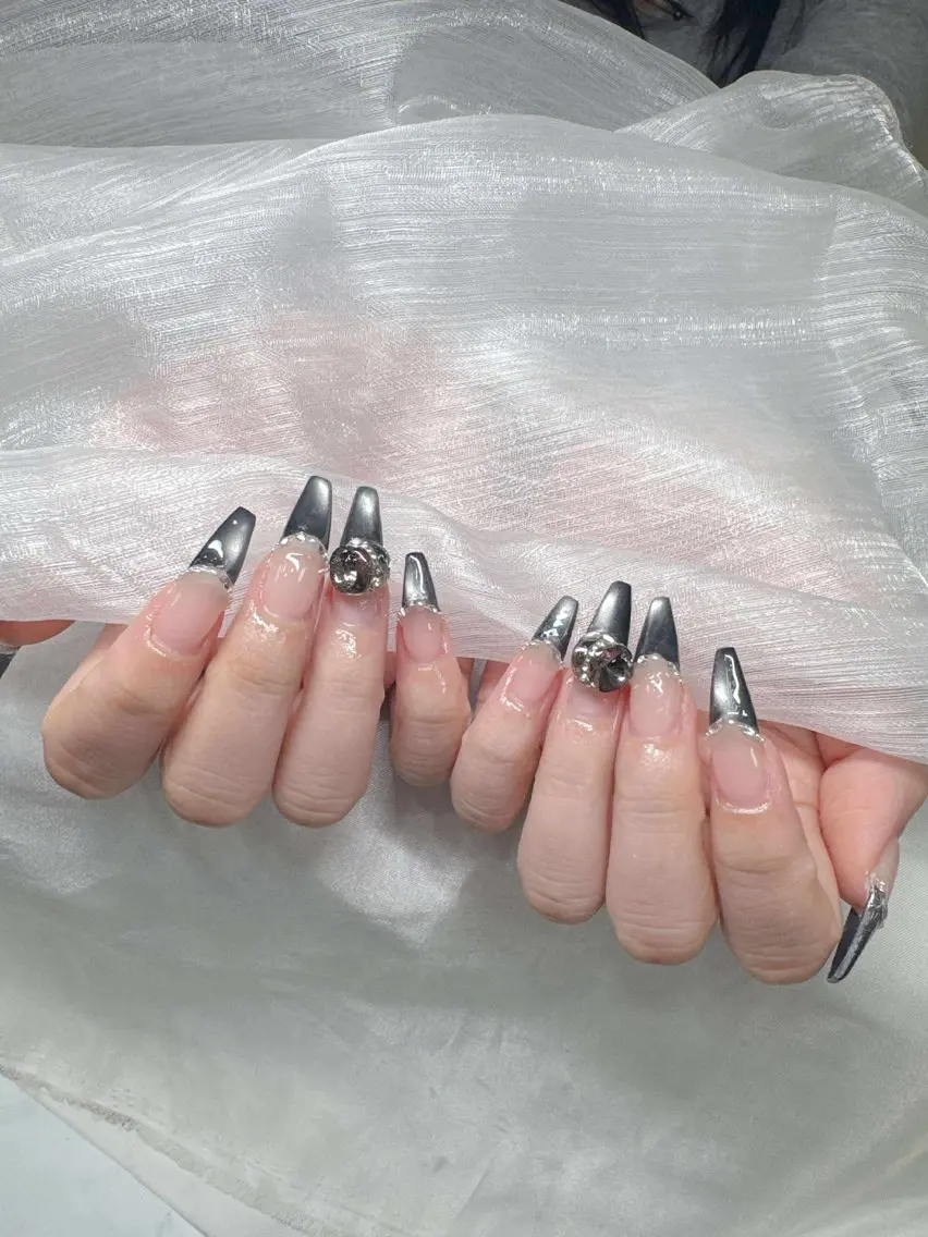 ネイル 長さ出し グラデーション 卒業式 キラキラネイル マグネットネイル ハンドネイル Lee Nailsのネイルデザイン