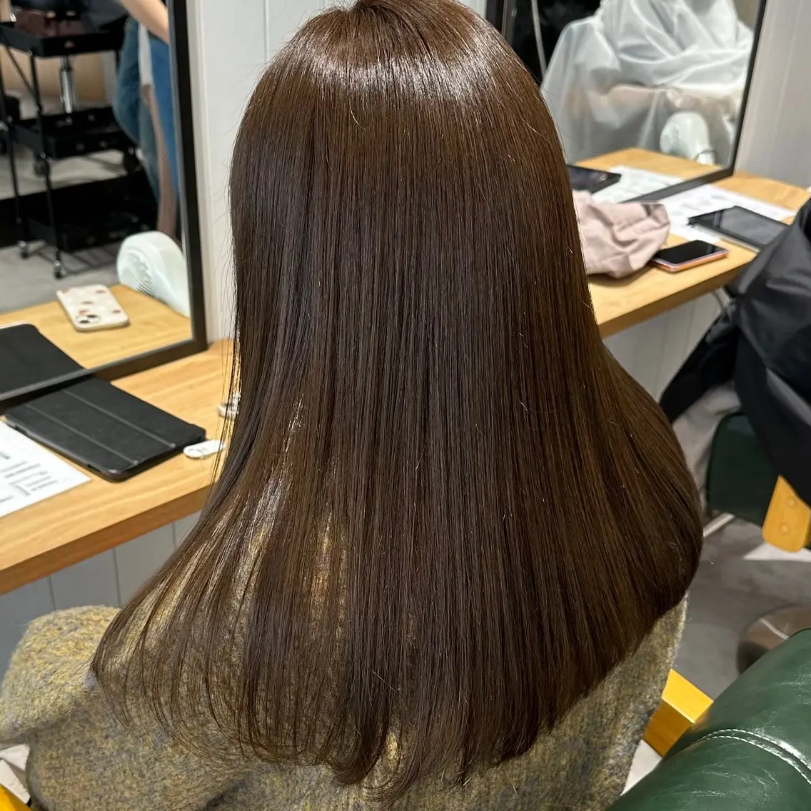セミロング カラー ヘアカラー トリートメント 髪質改善 イオリのヘアスタイル