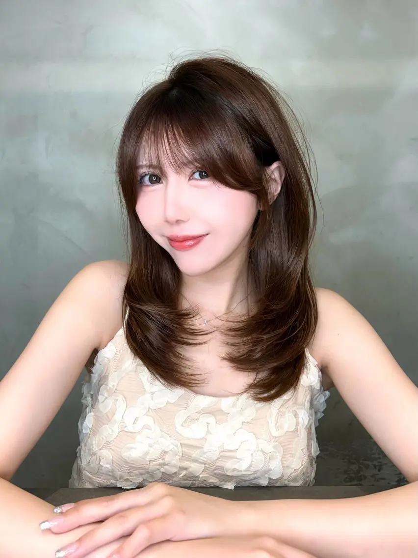 ミディアム カット ヘアカラー 透明感カラー/ ベージュ/設樂彩乃のヘアスタイル