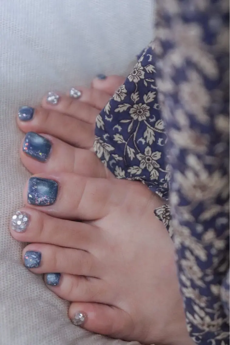 ネイル フラッシュネイル フットネイル キラキラネイル ラメ(グリッター) マグネットネイル Lira nailのネイルデザイン