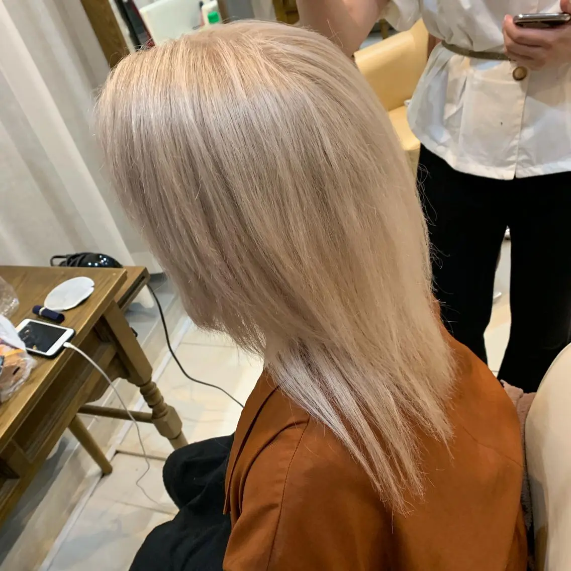 カラー ブリーチ 天野 利咲のヘアスタイル