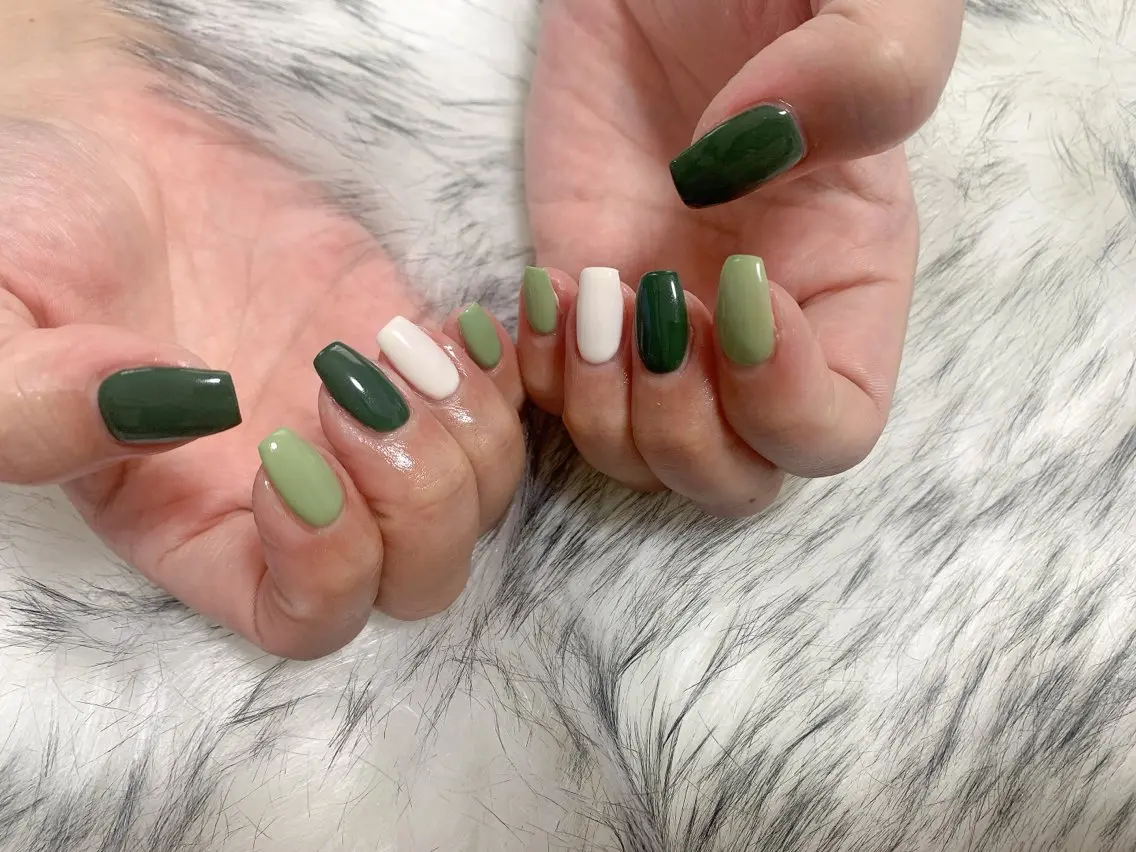 ネイル ジェルネイル グリーン 韓国ネイル メンズネイル ワンカラーネイル kiki nail たまプラーザのネイルデザイン