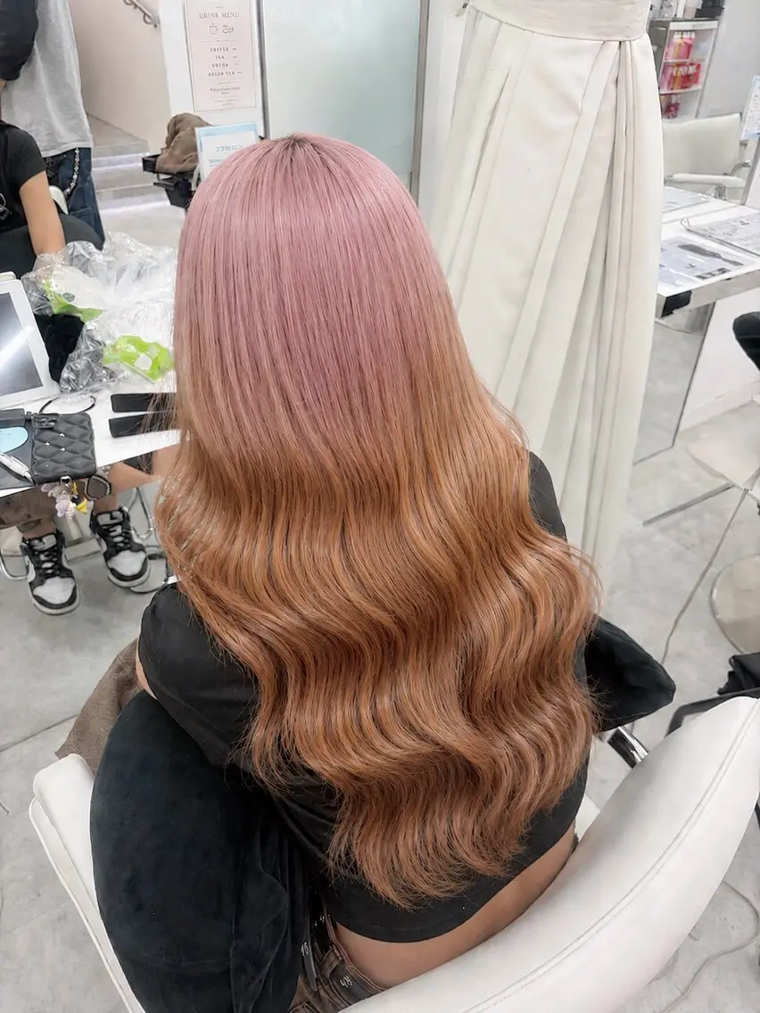 ロング ヘアカラー 🪽透明感カラー/ハ イトーン𝗬𝗨𝗜のヘアスタイル