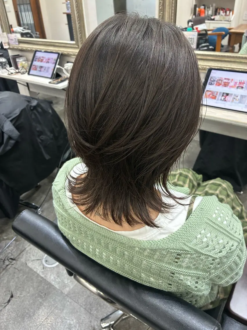 ミディアム ウルフカット カット ヘアカラー トリートメント 五十嵐 満梨奈のヘアスタイル