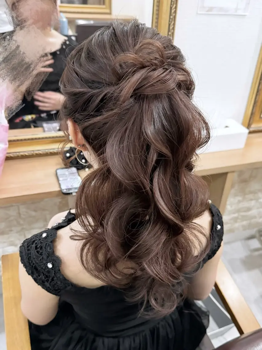 ヘアアレンジ セットサロンCURE 🩵あんみのマツエク・マツパデザイン