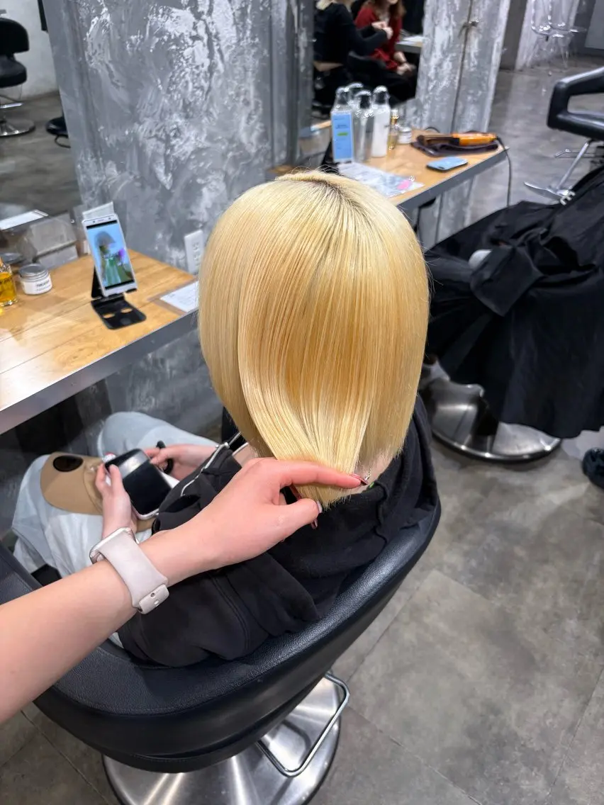 ショート カラー ヘアカラー トリートメント ハイトーン 横浜💞ミオのヘアスタイル