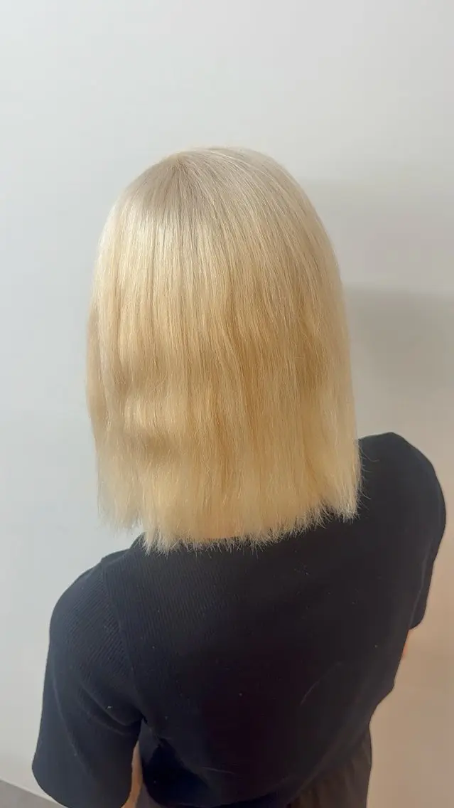 ショート カラー ブロンド ヘアカラー soyon 心斎橋店のヘアスタイル