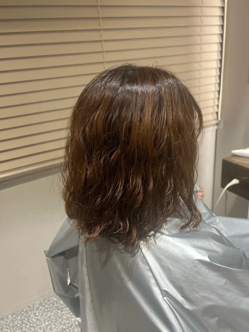 セミロング カット パーマ 脇山 真生のヘアスタイル