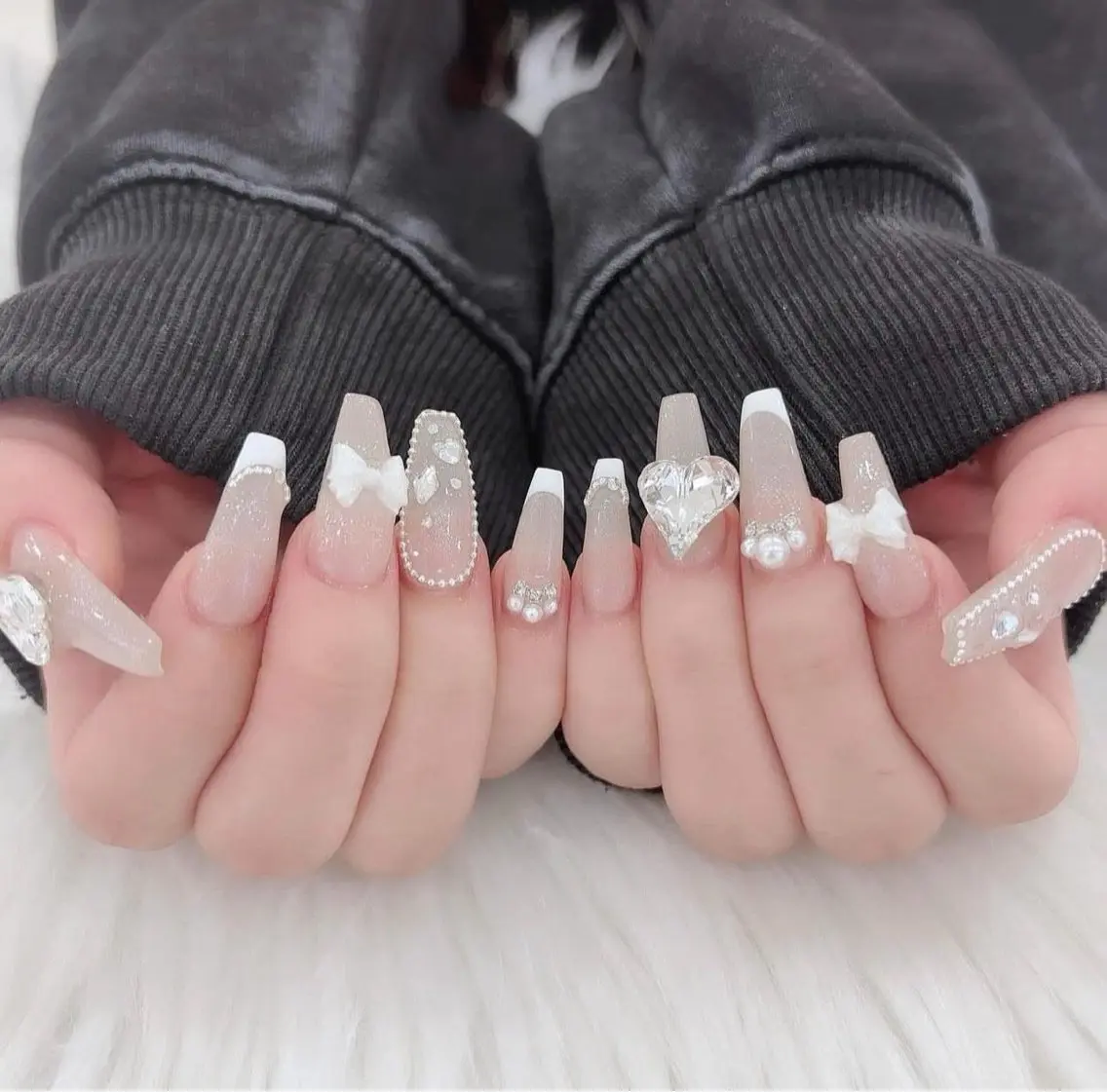 ネイル チークネイル フレンチネイル グラデーション キラキラネイル 韓国ネイル ハンドネイル Minette nailHuongのネイルデザイン
