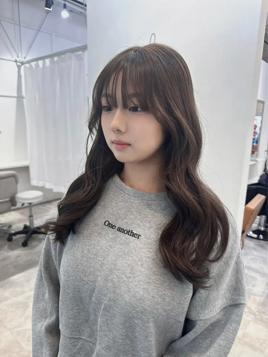 ロング カラー アッシュ アッシュブラウン ベージュカラー 黒髪 ブリーチ ヘアカラー トリートメント 赤み無し柔らかカラー 【梅田】madokaのヘアスタイル