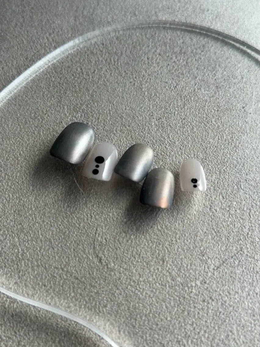 Signail ＋のネイルデザイン