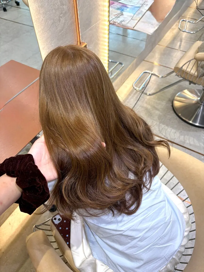 セミロング カラー ベージュカラー ブラウンカラー 透明感カラー マロンブラウン オリーブベージュ ヘアカラー トリートメント 柔らかいhair🐕 Yu🫧銀座🩶のヘアスタイル