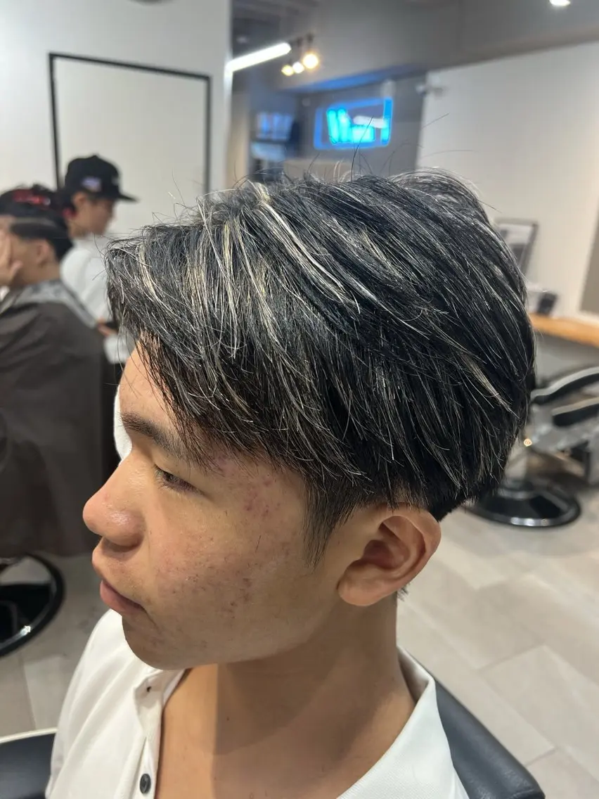 メンズ メンズメッシュ カット ヘアカラー 毛流れ矯正支持率 No.1🔥瀬川竜生のヘアスタイル