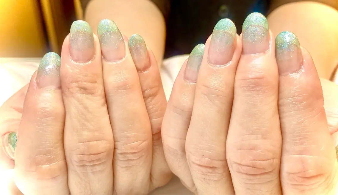 ネイル グラデーション グリーン ラメ(グリッター) ラメグラデーション ハンドネイル Rafinesse Miwaのネイルデザイン