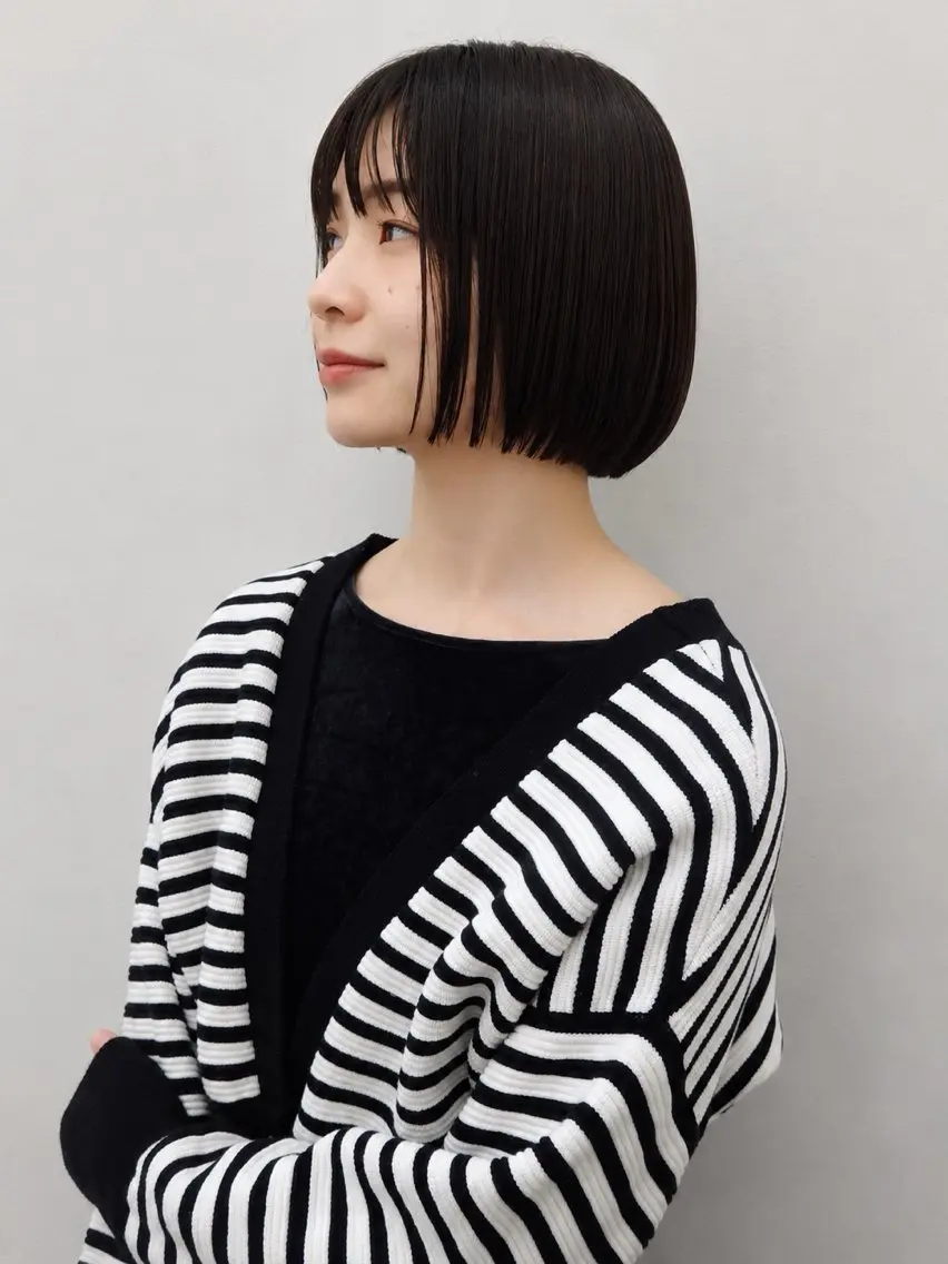 カットは必須です。申し訳ありませんが撮影モデルを募集の為顔写真も送って頂けると助かります。カラーやパーマはご相談くださいの写真
