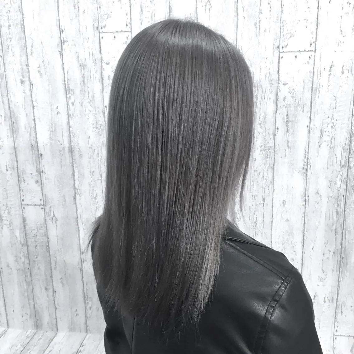 セミロング LANI OOSAKAのヘアスタイル