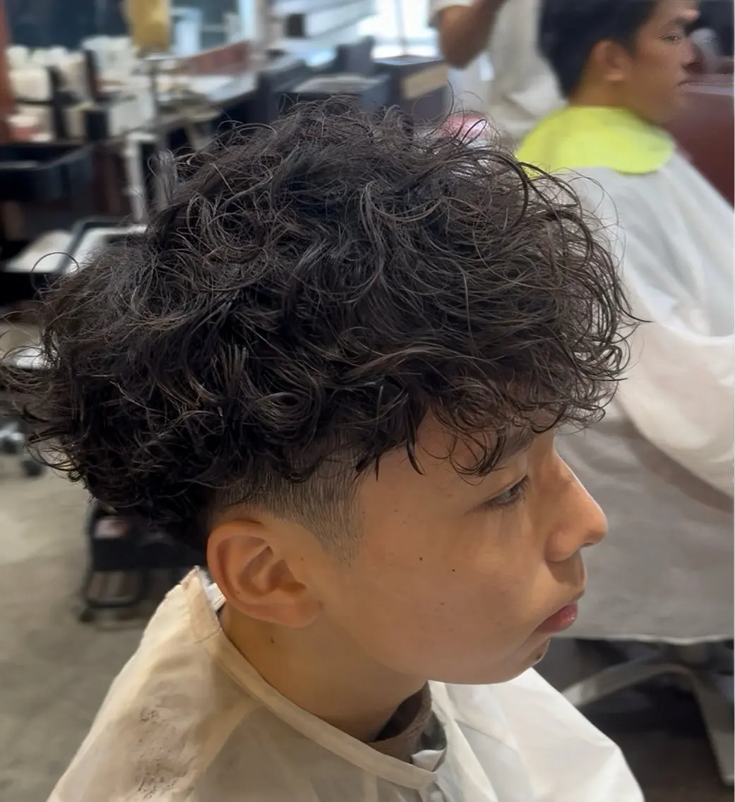 ショート メンズ スペインカール 【横浜メンズ特化】 💥りょうま💥のヘアスタイル