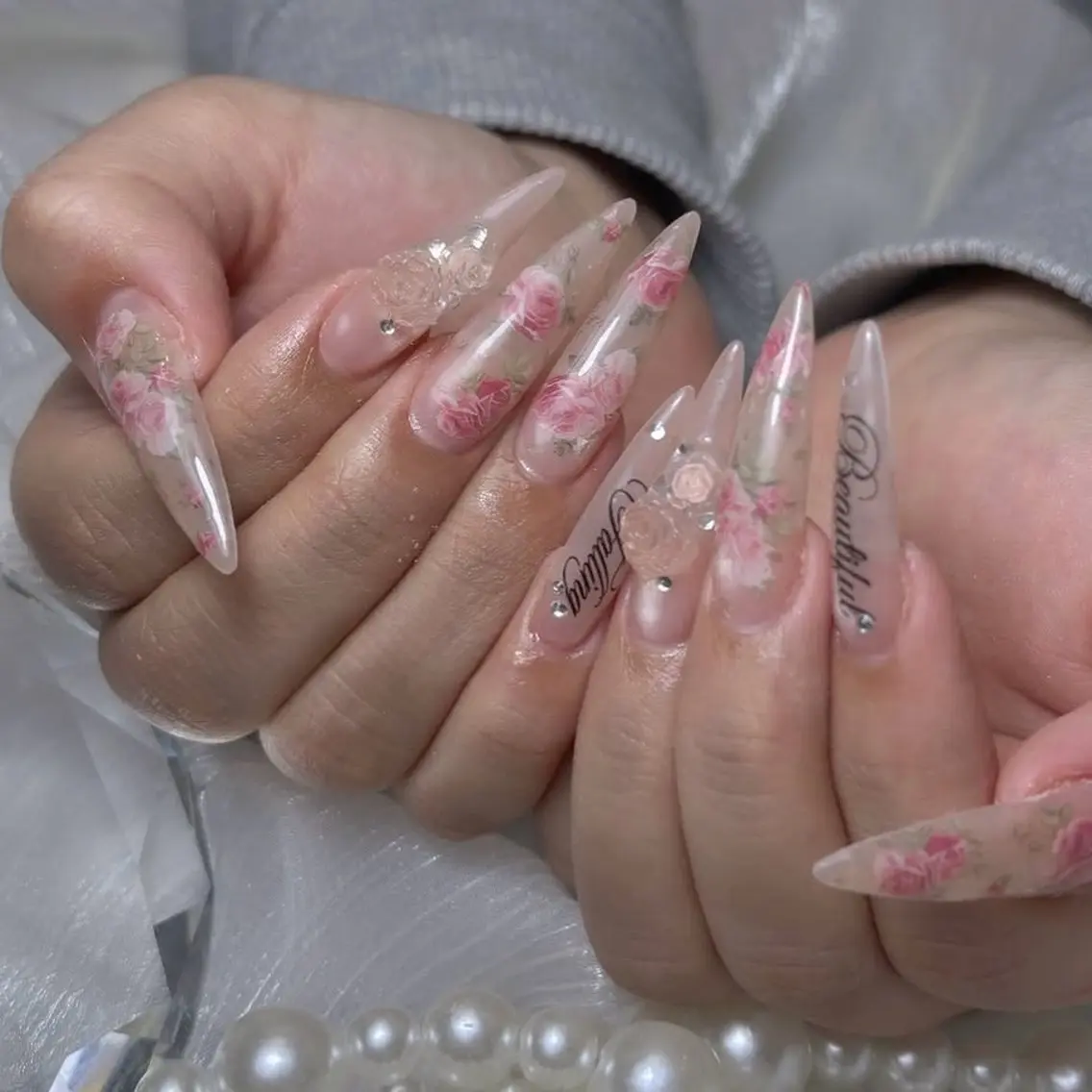 ネイル チークネイル ドット フットネイル フレンチネイル グラデーション ハンドネイル ハンドケア Nihonthy Nail 新宿のネイルデザイン