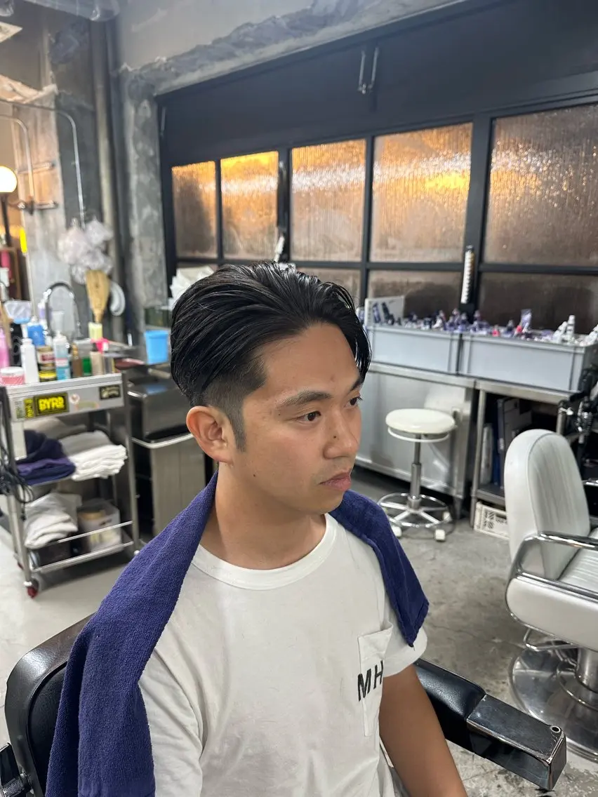 ミディアム メンズ ビジネス かきあげバング モチヅキ タツキのヘアスタイル