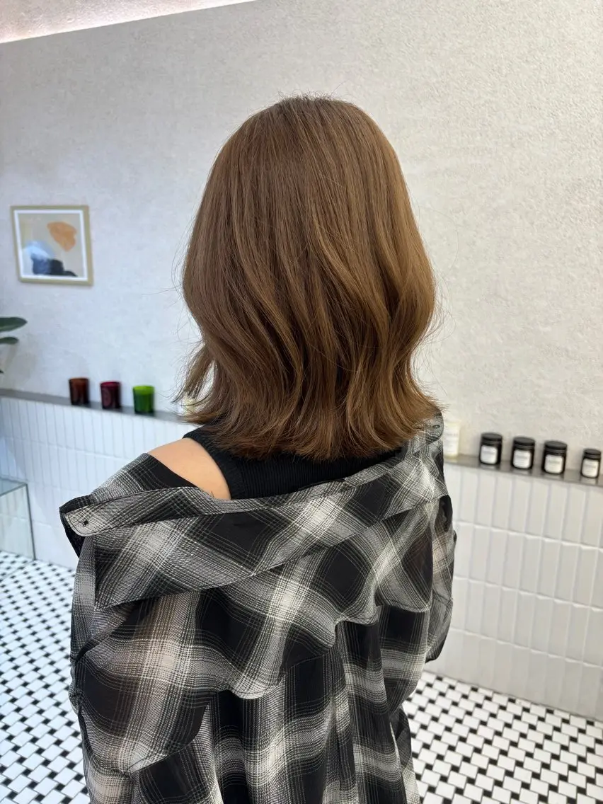 カラー ヘアカラー 🧸柔らかベージュ/ 顔周りレイヤー/ミクのヘアスタイル