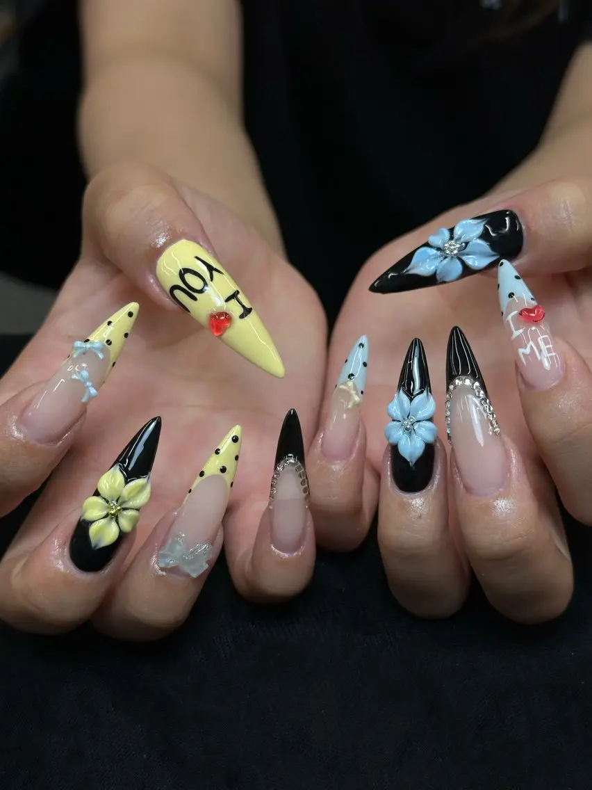 ネイル ブルー フラワーネイル ジェルネイル 韓国ネイル ロングネイル Iconic Nailのネイルデザイン