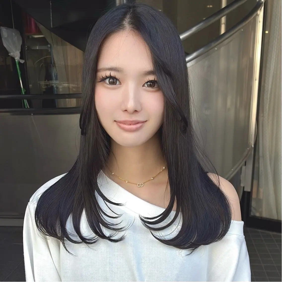 ミディアム レイヤーカット カット ヘアカラー calna 古賀 菜摘のヘアスタイル