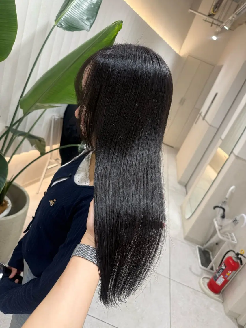 セミロング カラー 黒髪 ラベンダーカラー ヘアカラー トリートメント ラベンダー💜オリー ブ💚暗髪🖤のヘアスタイル