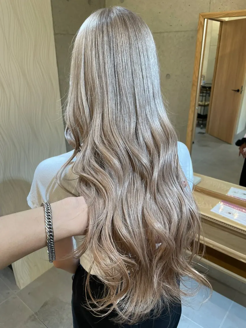 ロング カラー ベージュカラー ブリーチ 抜きっぱなしブロンド ブロンド ハイトーンカラー ヘアカラー トリートメント 羽田翔大/ブリーチ/ レイヤー/店長のヘアスタイル