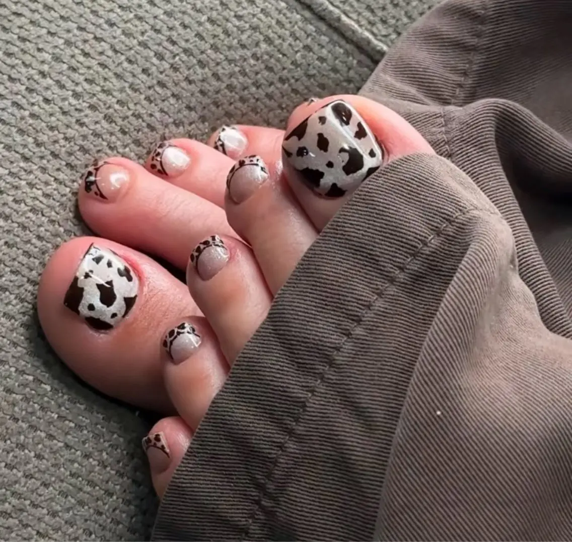 ネイル フットネイル フレンチネイル グラデーション 氷ネイル・うるうるネイル 韓国ネイル フットネイル Lynn_ Nailのネイルデザイン