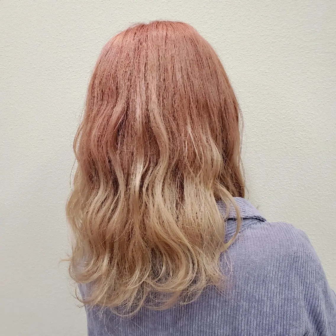 ロング 推しアニメカラー🌈 ツヤ透明感カラー🦄のヘアスタイル