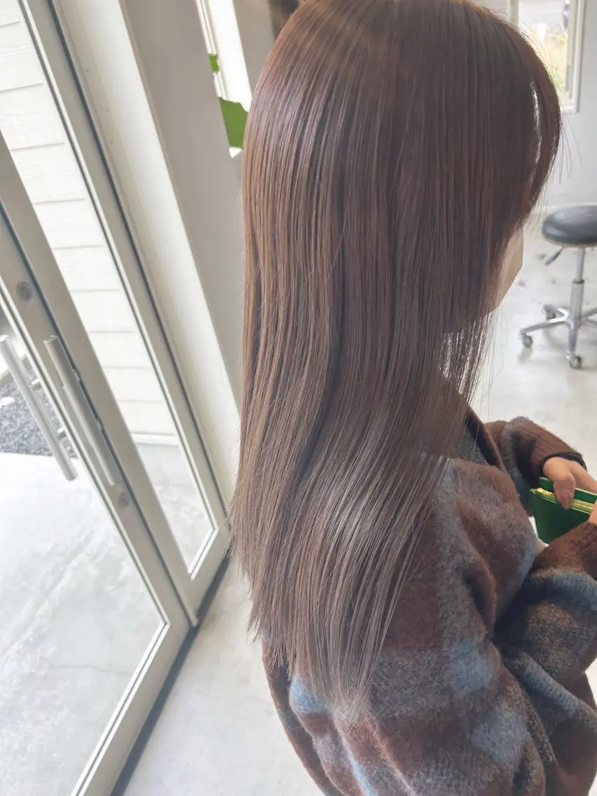 セミロング ayumi ／透明感カラーのヘアスタイル