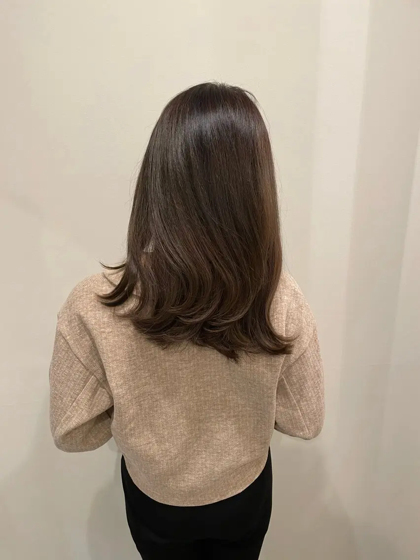 セミロング カラー グレージュ レイヤーカット トリートメント ニュアンスカラー🫧 加納のヘアスタイル