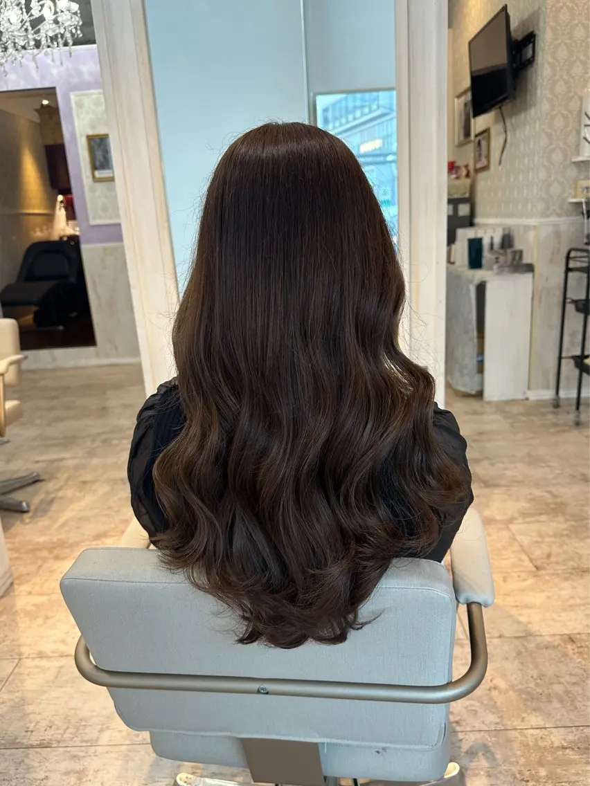 ロング ヘアカラー 重松 美結のヘアスタイル