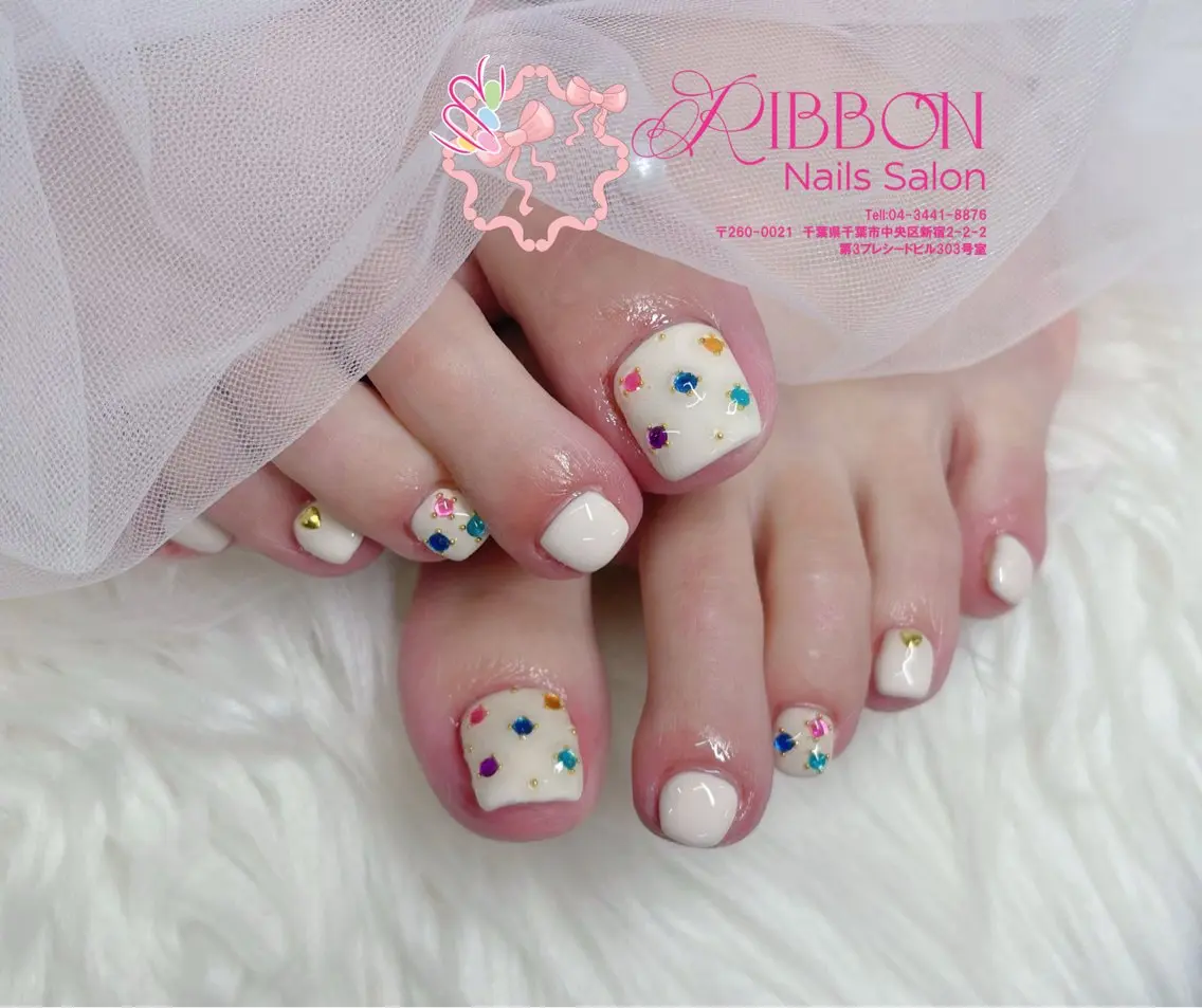 ネイル フットネイル フレンチネイル ジェルネイル マグネットネイル 持ち込み フットネイル Ribbonnail salonのネイルデザイン