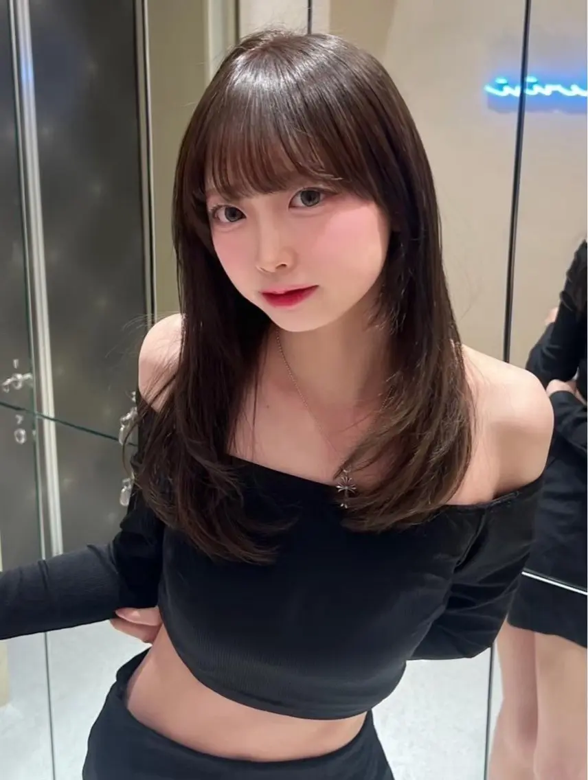 セミロング 顔まわりレイヤー 韓国風ヘア レイヤーカット シースルーバング カット ヘアカラー トリートメント 小顔レイヤー/顔周り 艶髪カラー/金山のヘアスタイル