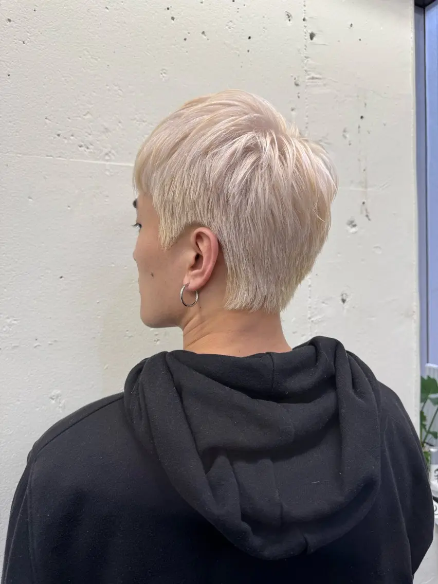 ショート カラー メンズ センターパート ダウンパーマ フェードカット メンズハイライト メンズパーマ 💈メンズ特化💈 TASUKUのヘアスタイル