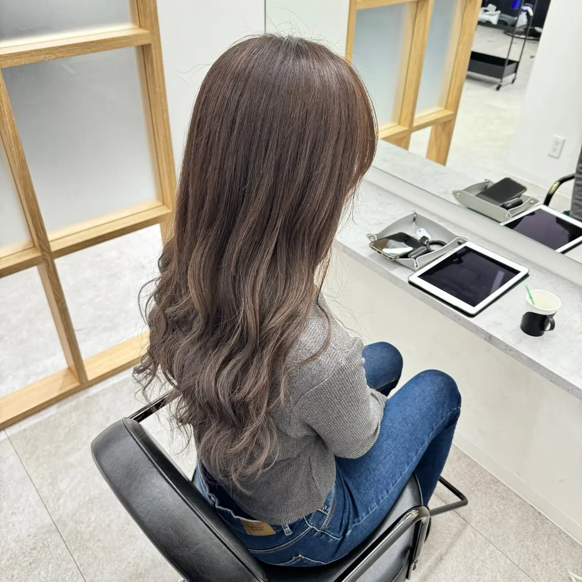 ロング カラー ヘアカラー トリートメント deseo 透明色艶カラーツバサのヘアスタイル