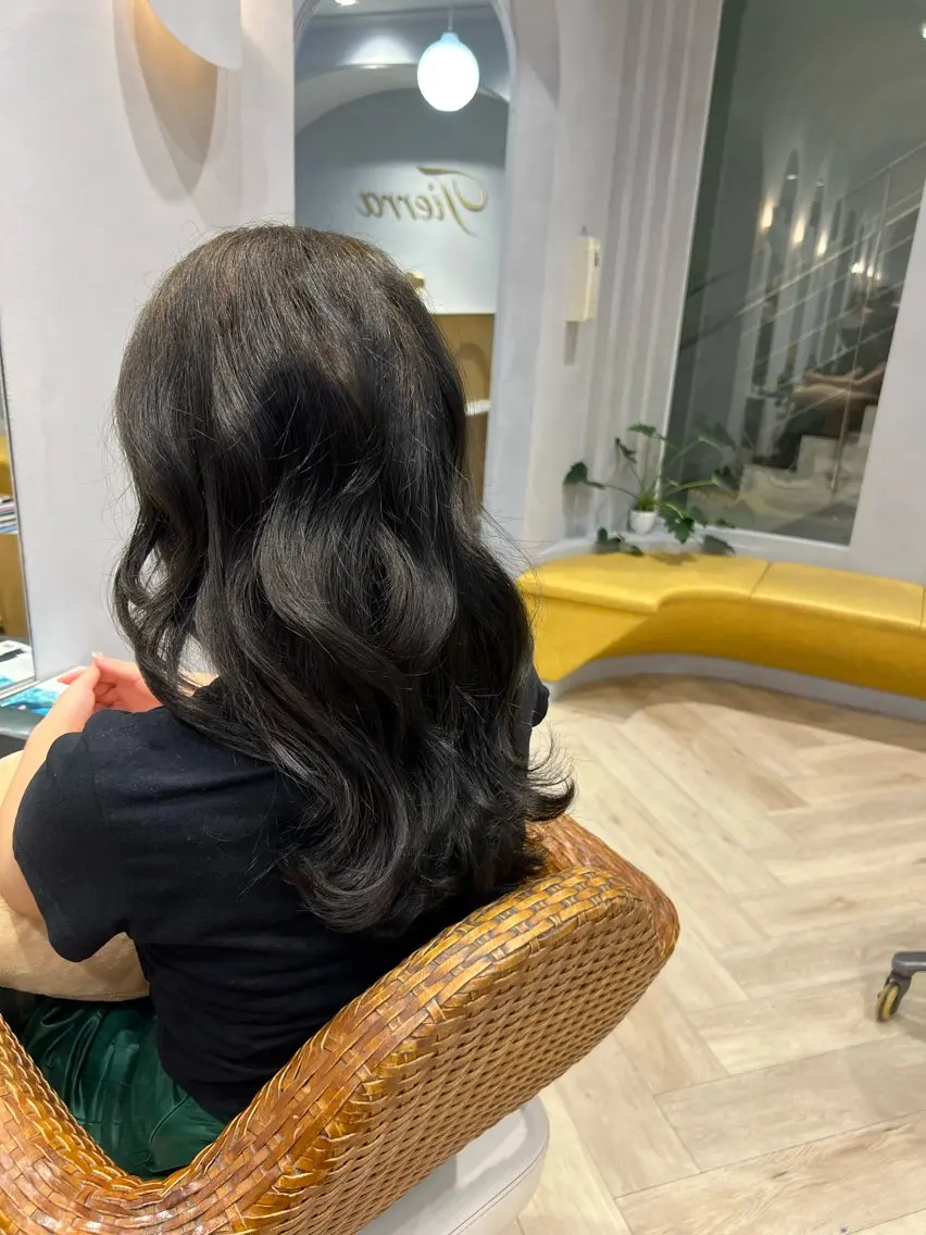 セミロング カラー 竹内 亜由夢のヘアスタイル