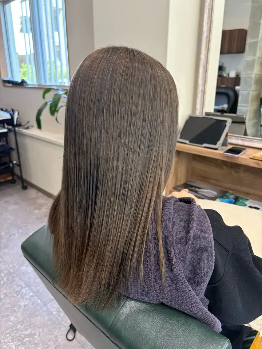 セミロング ヘアカラー 安谷屋 こはるのヘアスタイル