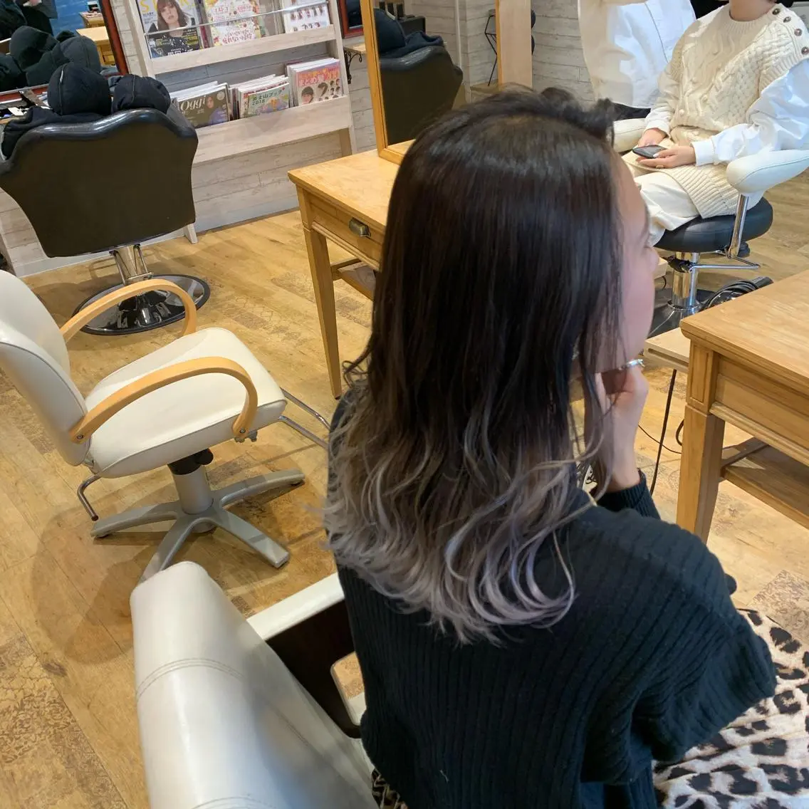 ミディアム カラー グラデーションカラー 天野 利咲のヘアスタイル