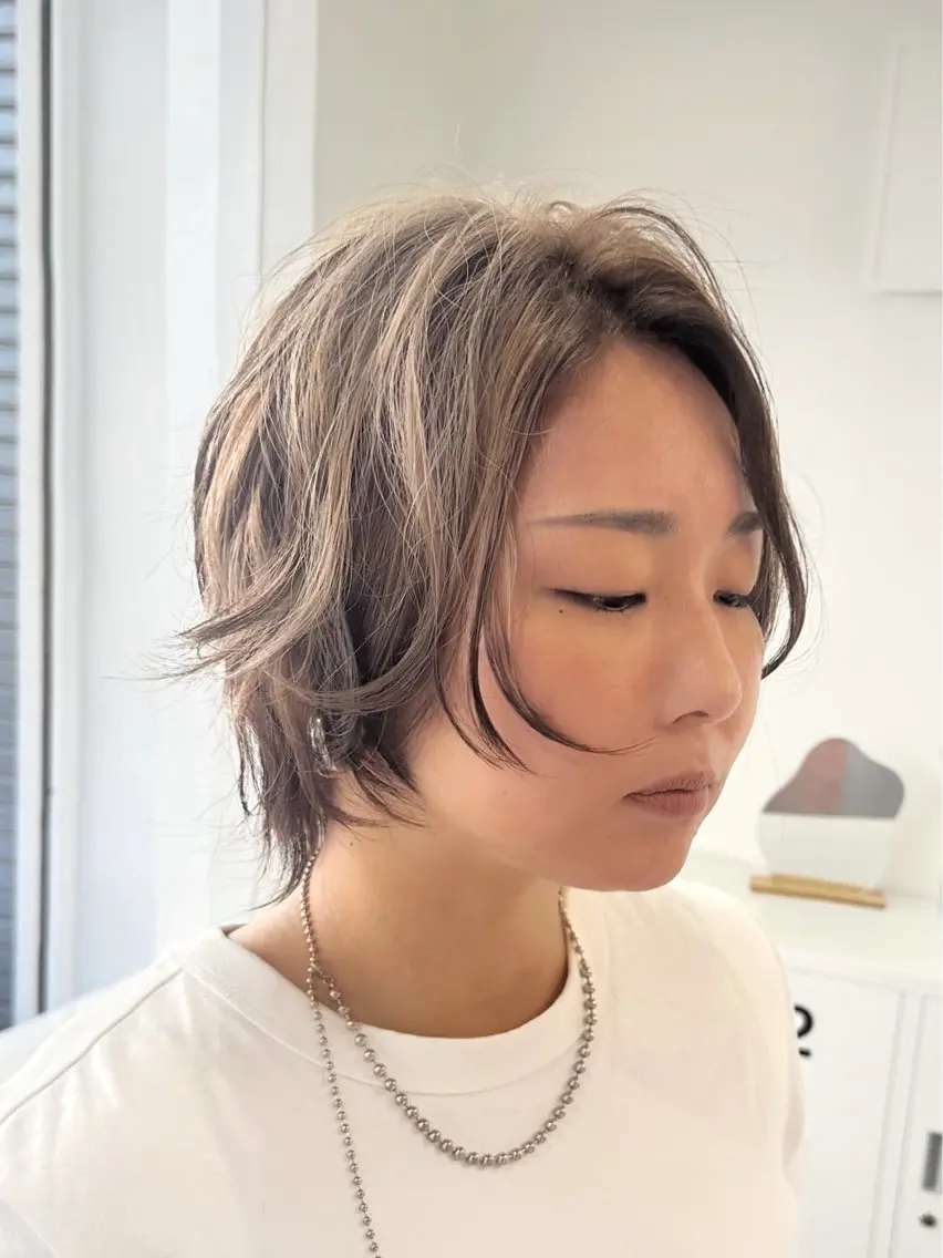 ショート カラー ハイトーンカラー 小顔カット ウルフカット ハイトーンショート 特化‬吉田義隆のヘアスタイル