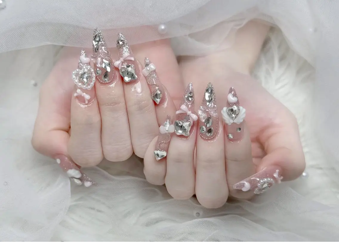 ネイル アートネイル ジェルネイル キラキラネイル 韓国ネイル ロングネイル ハンドネイル Nova Nailのネイルデザイン