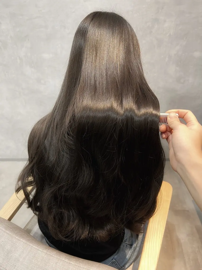 ロング カラー アッシュ ベージュカラー ブリーチ ブラウンカラー ケアカラー 中村 ひなたのヘアスタイル