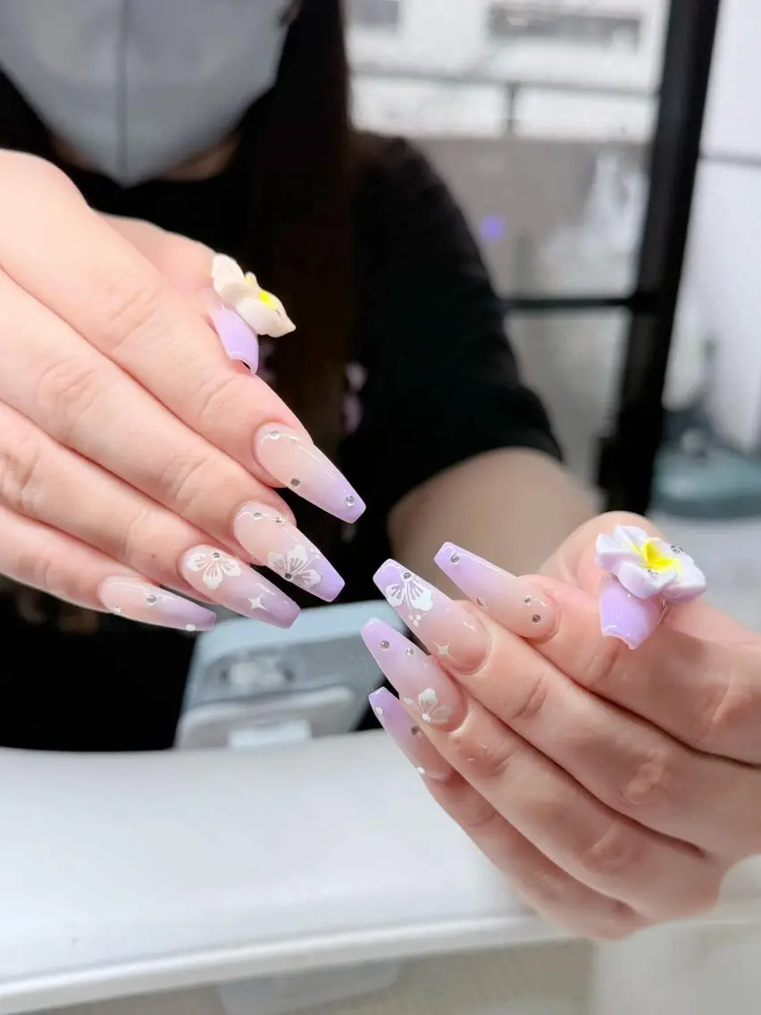 ネイル アートネイル オーロラネイル フレンチネイル ジェルネイル ガラスフレンチ RINN ANA.CHUOのネイルデザイン