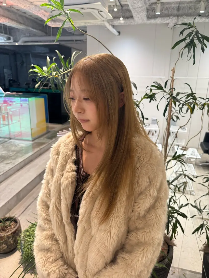 ロング カラー ベージュカラー ブリーチ オリーブベージュ カット ヘアカラー SAKI /レイヤー/ベージュのヘアスタイル